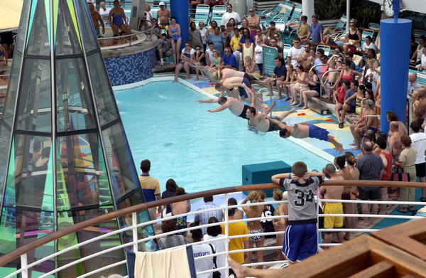 Belly Flop Contest, Voyager of the Seas